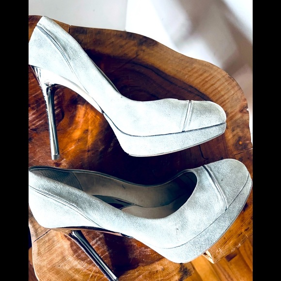 Women’s Michael KORS Grey Suede PLATFORM PUMPS Chrome heel sz 9 Almond toe - Picture 2 of 7